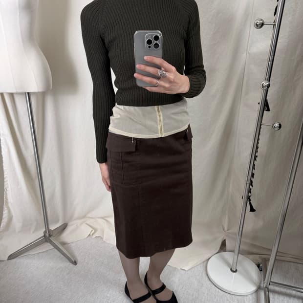 Excursion 카키 니트 크롭 탑 (Made in Hongkong)