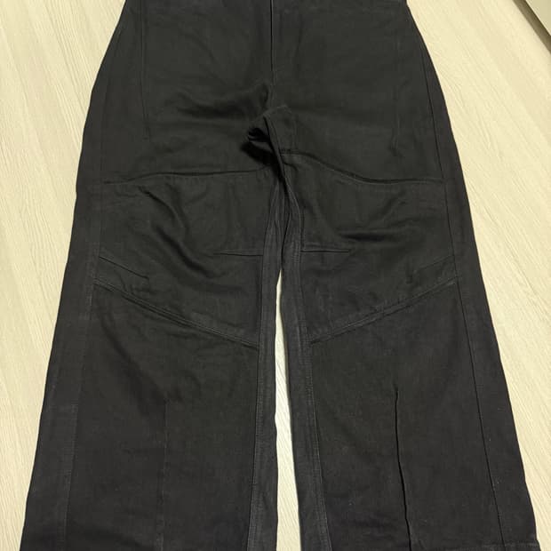 XLIM ep 7 01 trousers