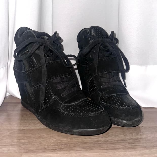 아쉬 보위 웨지힐 240