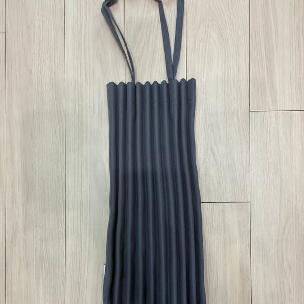 새상품 이세이미야케 미 트렁크 플리츠 백 차콜