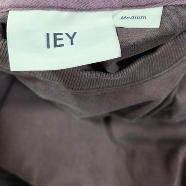iey, 롱슬리브