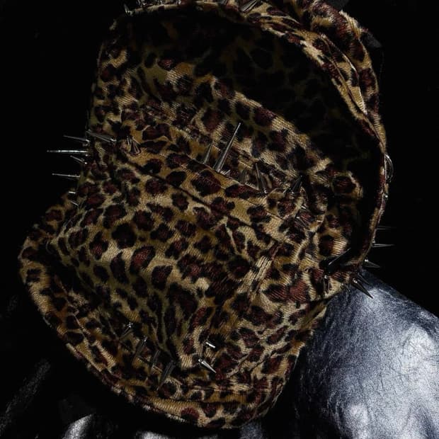 오피움 호피 스파이크 백