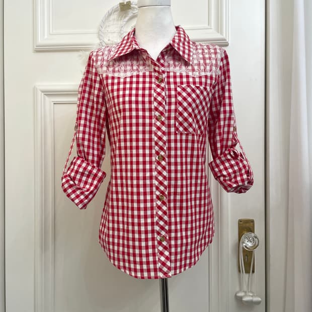 red gingham check lace point shirt