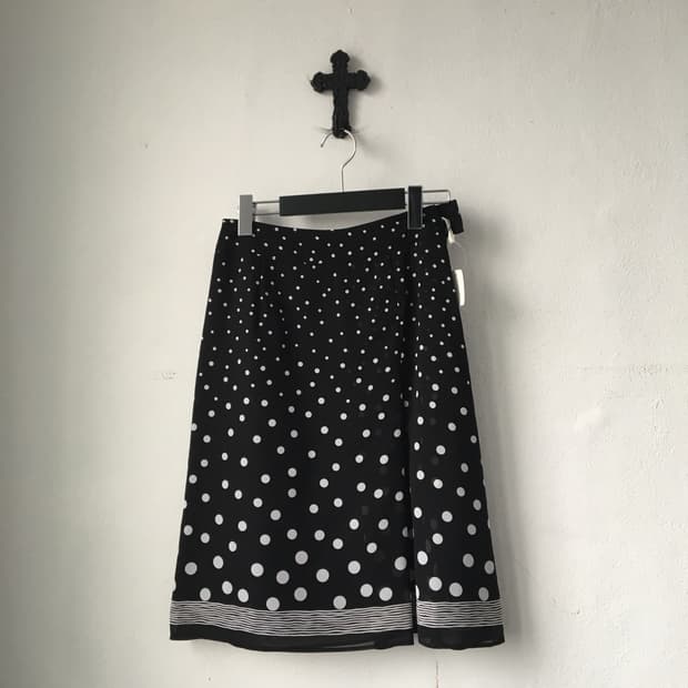 Dot pattern skirt