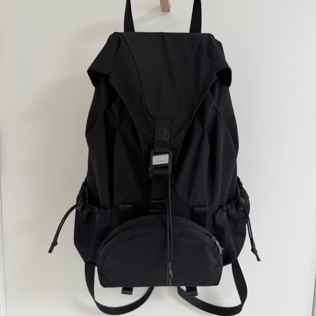 아더에러 바딘 백팩 판매합니다.