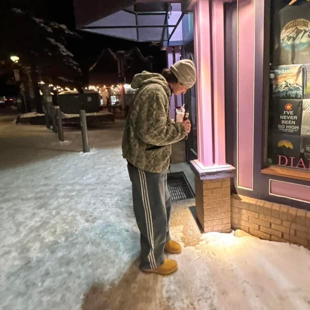 스투시 스네이크 패턴 플리스 자켓 베이지