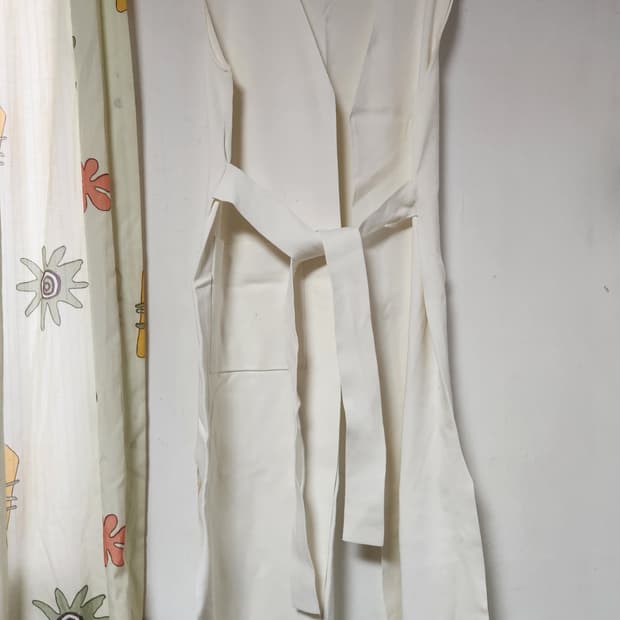 COS 화이트  롱 베스트 170/96A