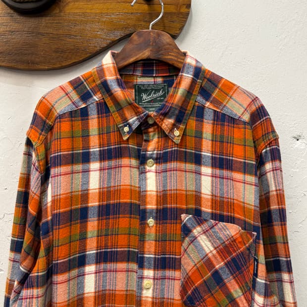 L) Woolrich Plaid Flannel Button-Down Sh