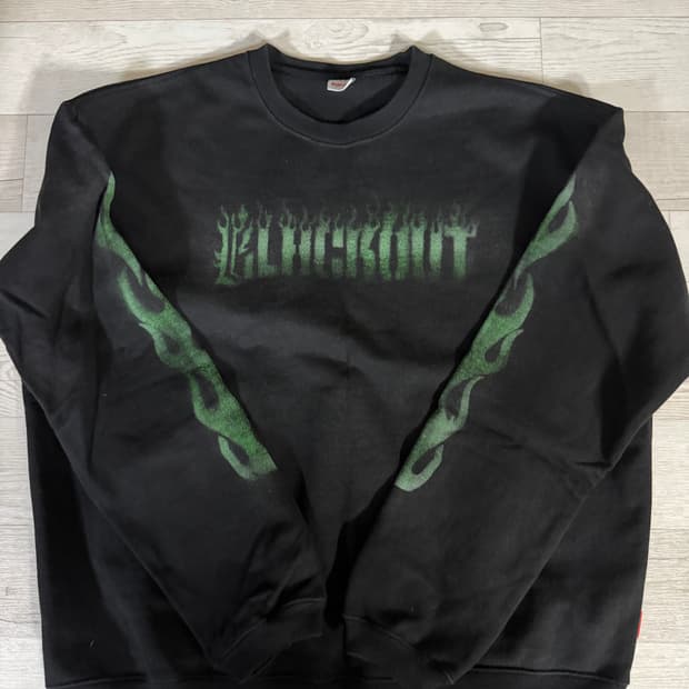 블랙아웃 플레임 스웻셔츠