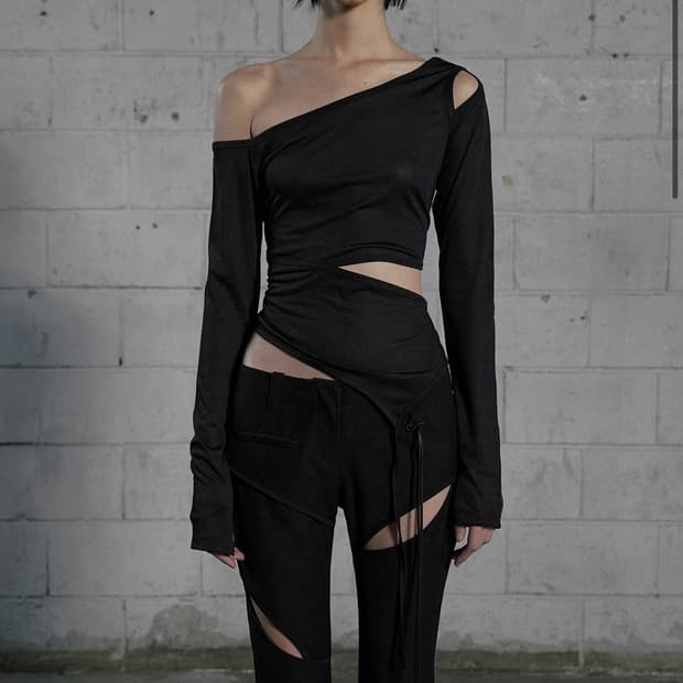 보헤미안서울 시스루 컷아웃 슬리브