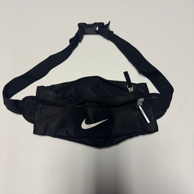 나이키 빅 스우시 힙색 슬링백 블랙