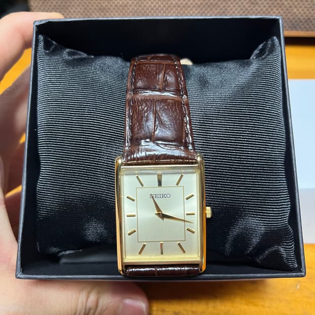 세이코 사각시계 swr064 세르띠에 골드