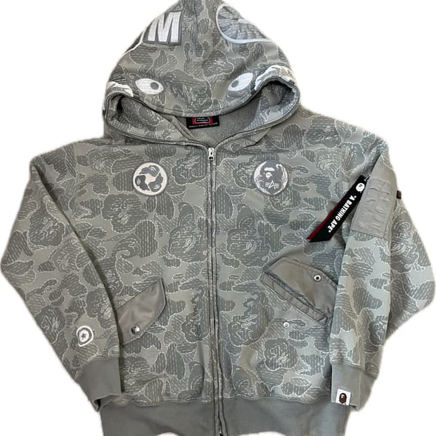 베이프x알파인더스트리 샤크후드집업