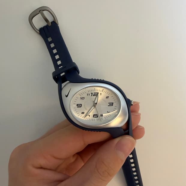 나아키 트라이엑스 시계