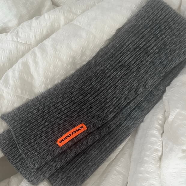 안데르센 숏 머플러 그레이색상