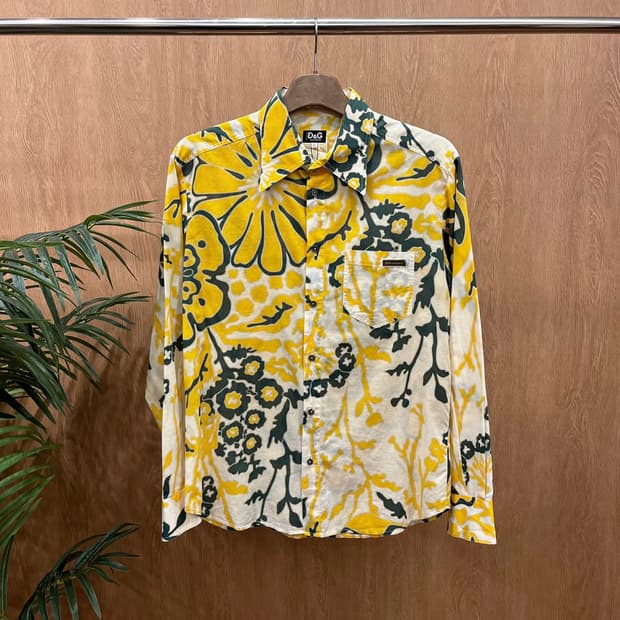 돌체앤가바나 코튼 셔츠 플라워 패턴 싱글 포켓 로고 자수 디테일 베이지