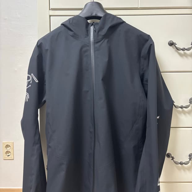 아크테릭스 노반자켓 M사이즈 판매합니다!