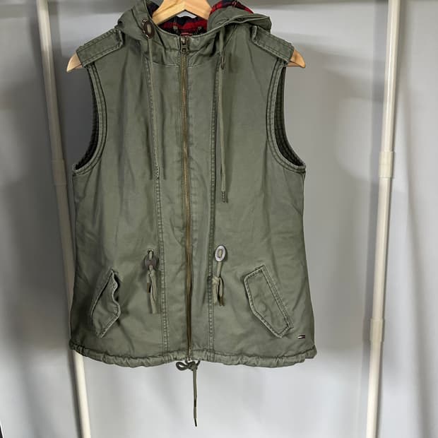 타미 힐피거 야상 베스트