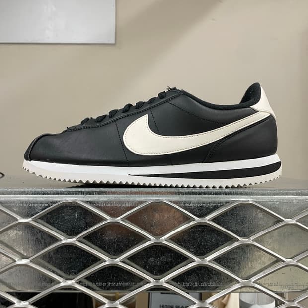 나이키 코르테즈 베이직 블랙 화이트 265 (gr-4475)