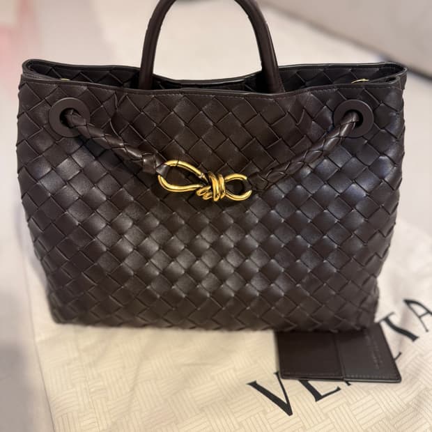 보테가베네타 안디아모 미디엄 폰단트