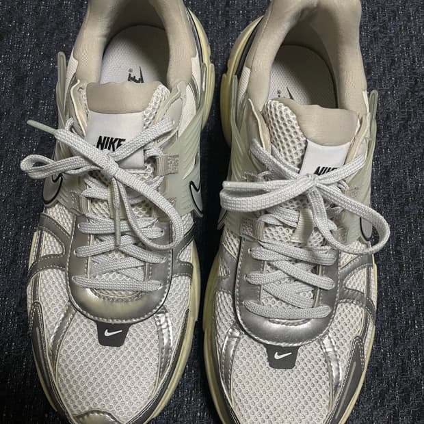 나이키 v2k런 서밋화이트 270 새상품급 판매합니다