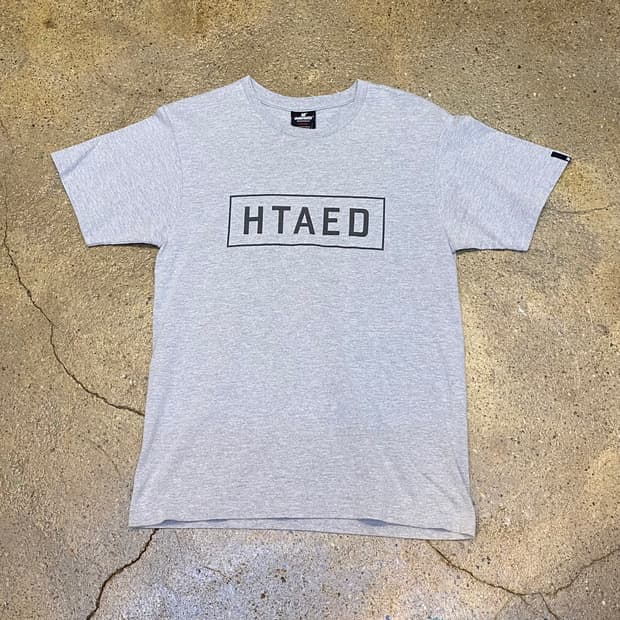 미국 빈티지 브랜드 언디피티드 HATED 언어유희 포인트 반팔티