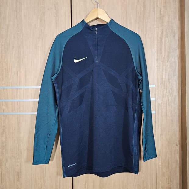 나이키 에어로스위프트 드릴탑/xl