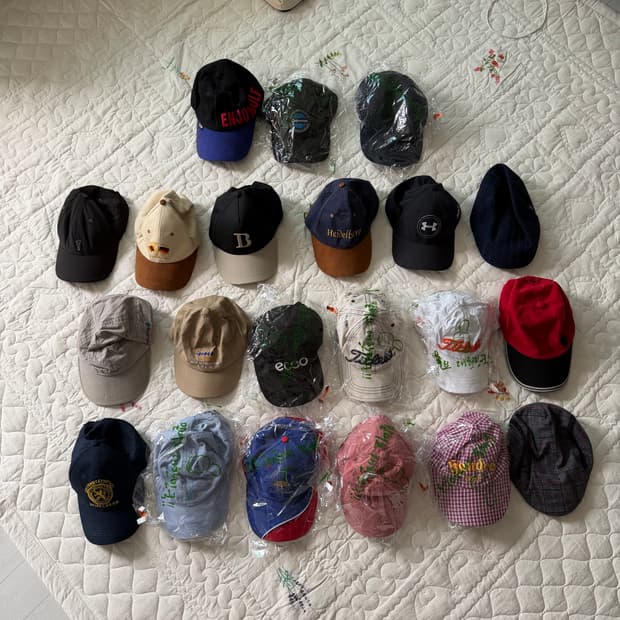 해외바잉 or 국내매장구매 모자들 볼캡, 헌팅캡, 이어플랩캡 등