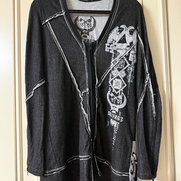 Salvage 롱슬리브