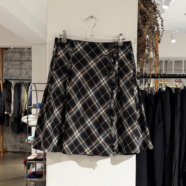 버버리 블루라벨 블랙 노바체크 미디 스커트