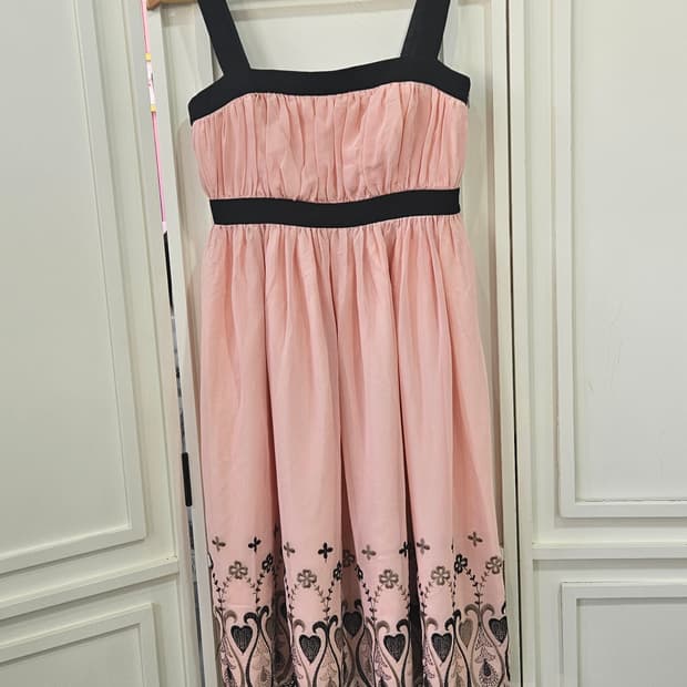 그레이스 클레스(Grace Class) 자수 플레어 원피스