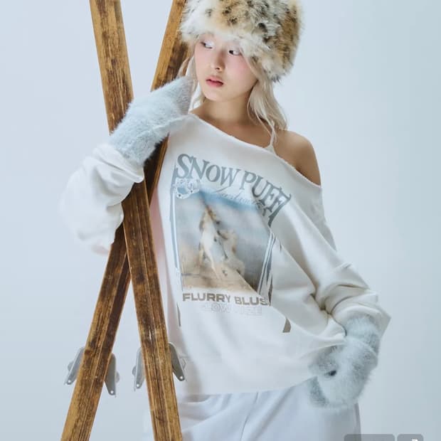 라티젠 DUSTY HORSE ONE-SHOULDER 오프숄더 맨투맨