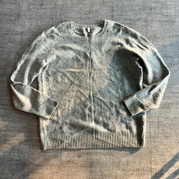 Uniqlo 유니클로 보카시 올드스쿨아메카지 라운드넥 니트스웨터