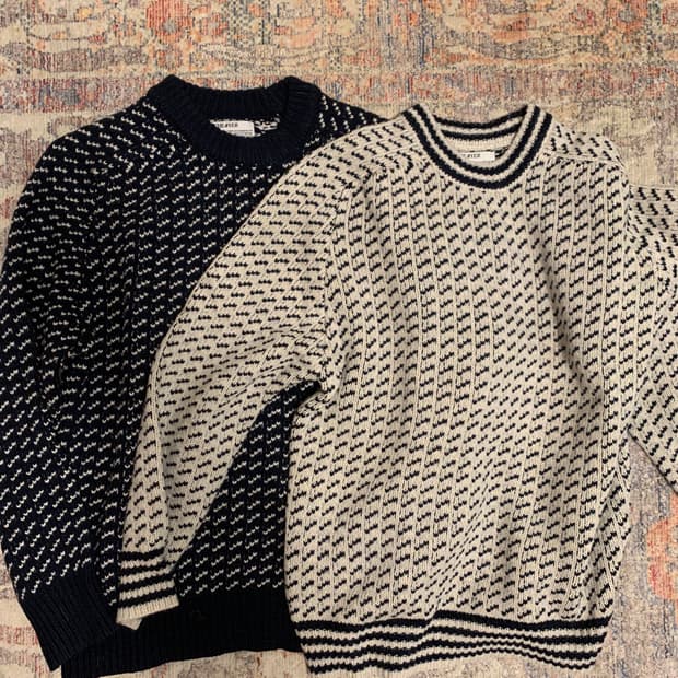 비헤비어 버드아이 니트