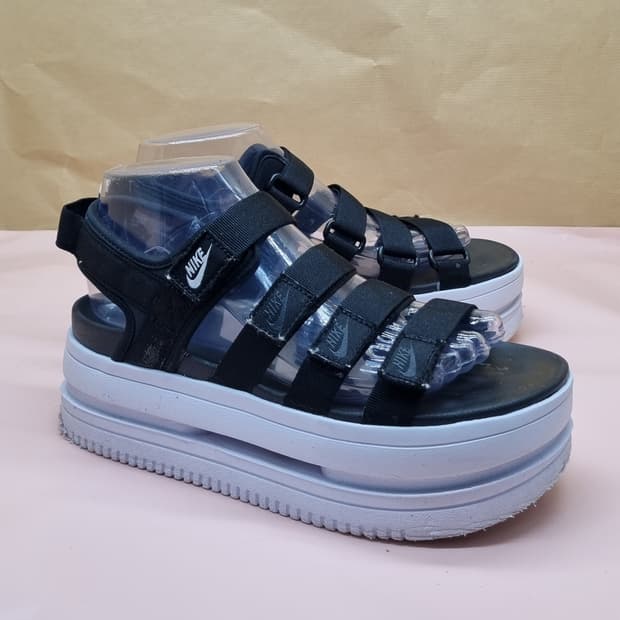 나이키 아이콘클래식 샌들 250 굽6