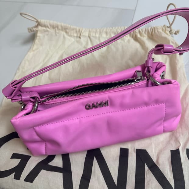 가니 필로우 바게트백