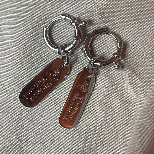 비비안웨스트우드 빈티지 태그 오링 이어링