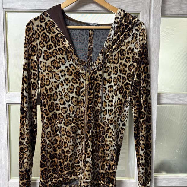 토네이도마트 호피 후드집업