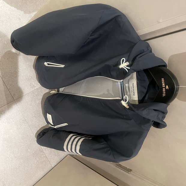 톰브라운 바람막이 