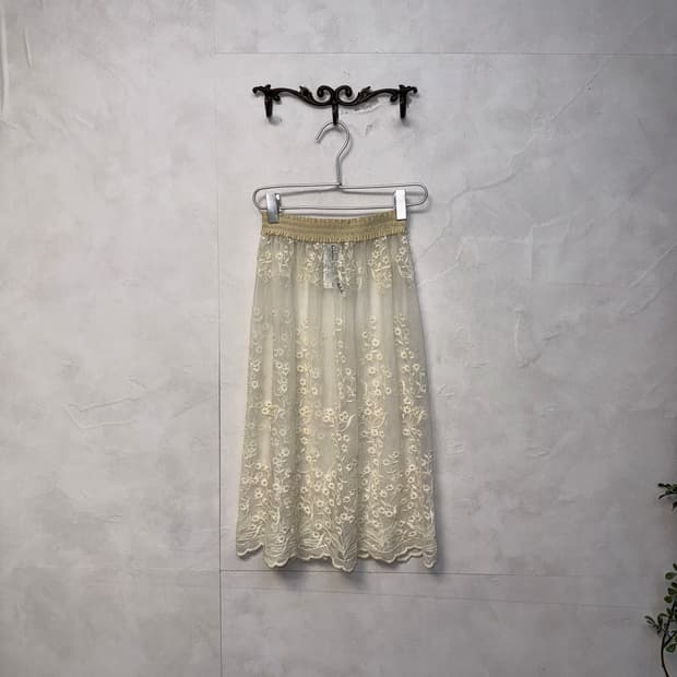 Culture call ivory floral lace skirt