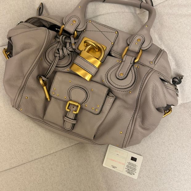 끌로에 패딩턴백 그레이 가죽