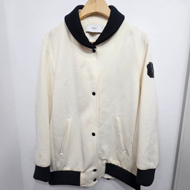 듀엘(DEWL) 아이보리 네오프렌 바시티 봄버 자켓 