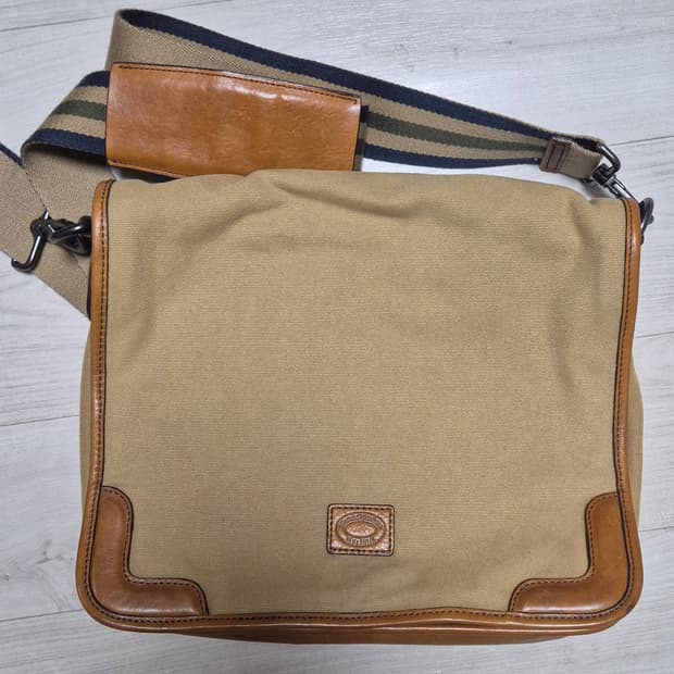 브룩스 브라더스 캔버스 레더 메신져백