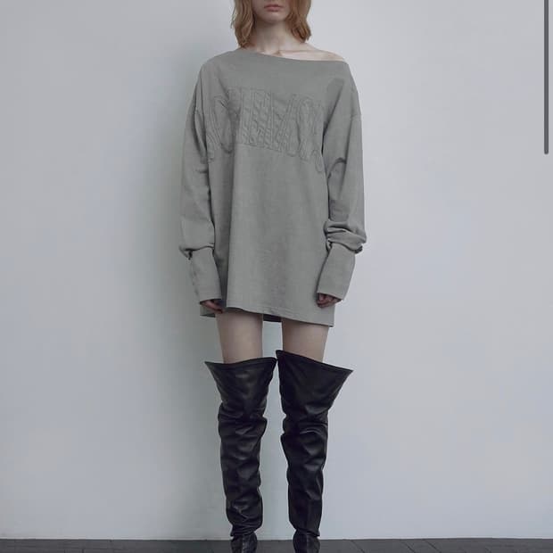 보헤미안서울 언발란스 숄더 티-차콜