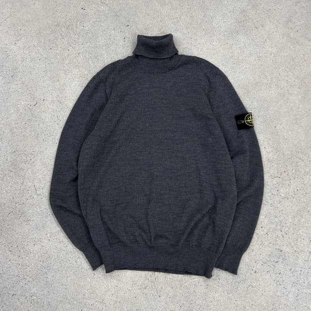 스톤아일랜드 와펜 그레이 터틀넥 니트