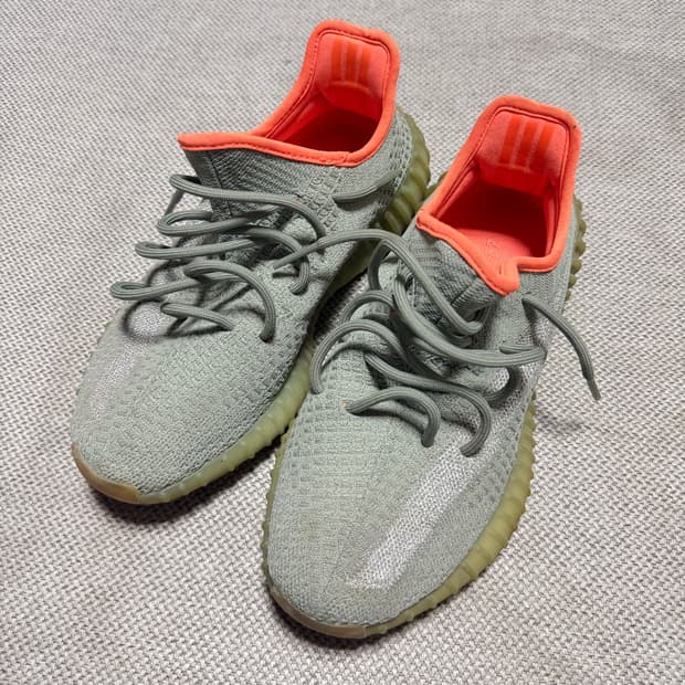 아디다스 이지 부스트 350 V2 데저트 세이지