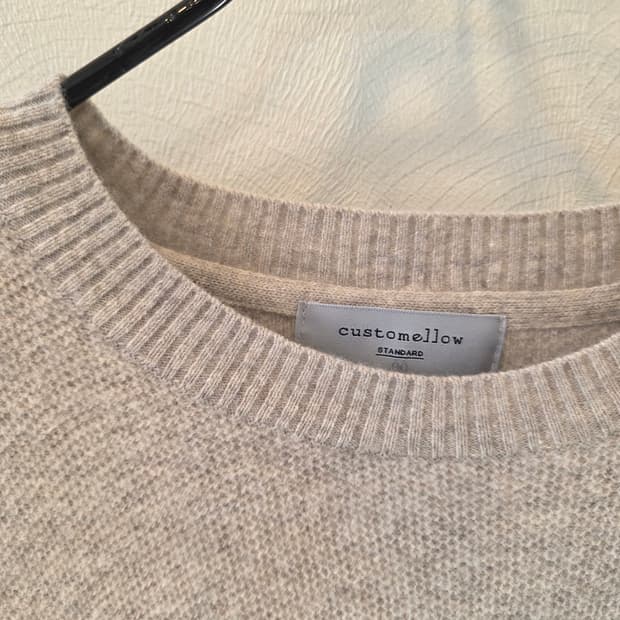 커스텀멜로우 베이지 니트