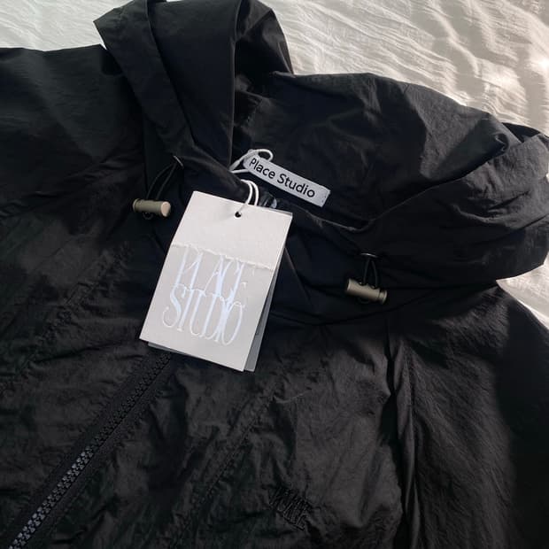 플레이스튜디오맨 애슬레틱 커프스 스트링 디테일 윈드브레이커 후드자켓