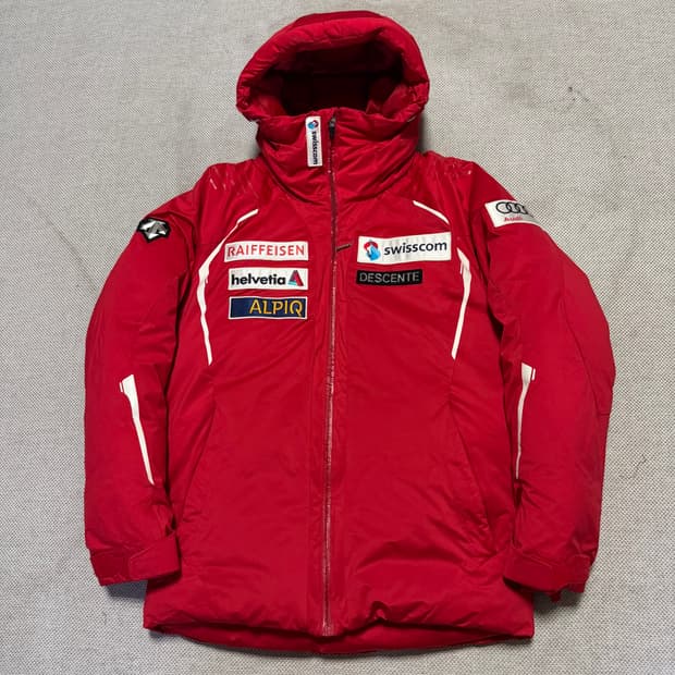 데상트 아우디 스위스 스키팀 패딩 자켓