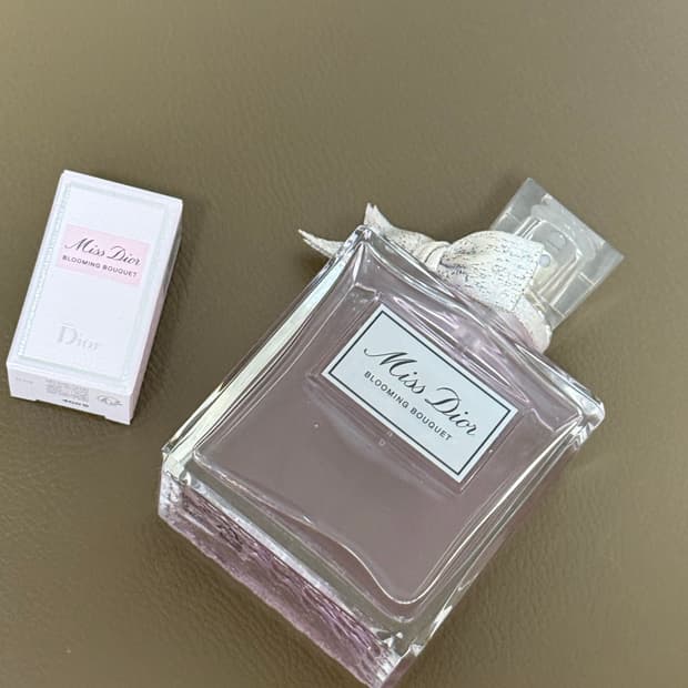 거의 새상품)미스 디올 블루밍 부케150ml+ 향수 미니어쳐,디올샘플